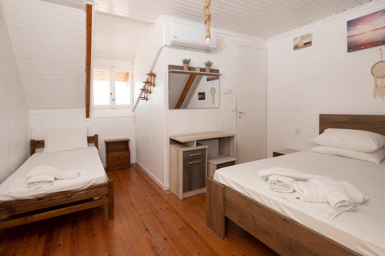 Appartement Giorgos House Attic à Gialova Extérieur photo