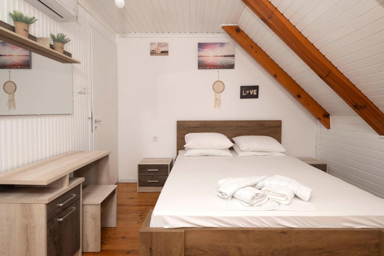 Appartement Giorgos House Attic à Gialova Extérieur photo